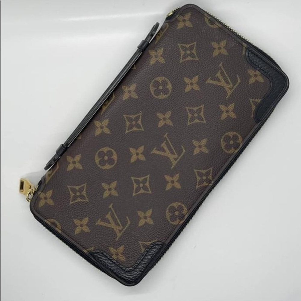 Louis Vuitton Travel Wallet Or Organizer
